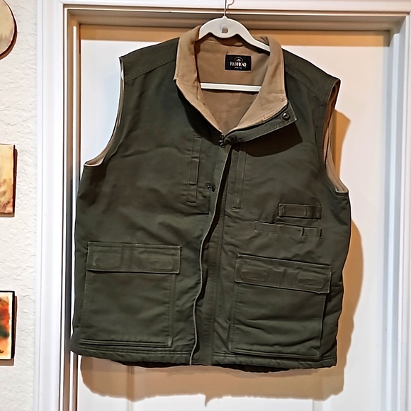 Redhead XL green Adventure Vest - Picture 1 of 3